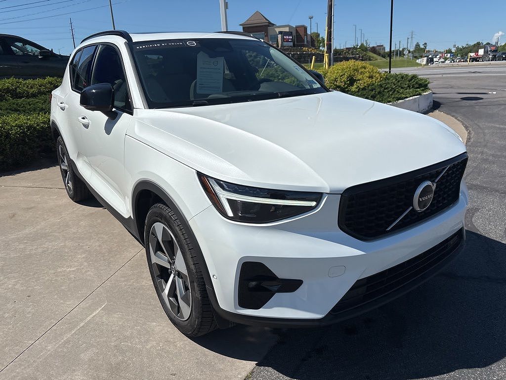 2026 Volvo XC40 B5 Plus