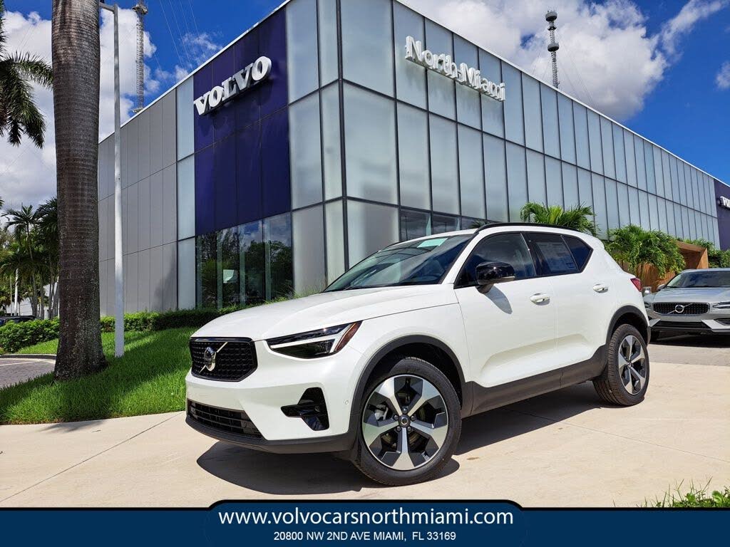 2026 Volvo XC40 - Image 1