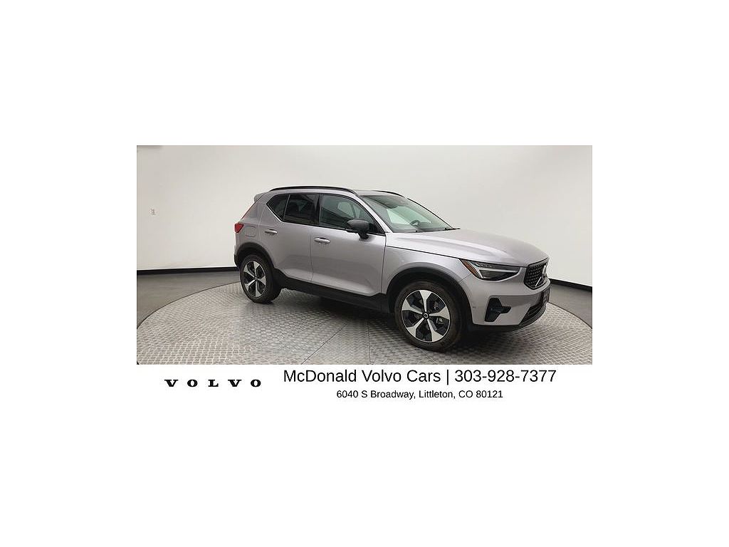 2026 Volvo XC40 B5 Plus