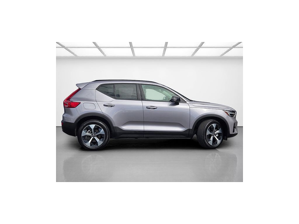 2026 Volvo XC40 B5 Plus