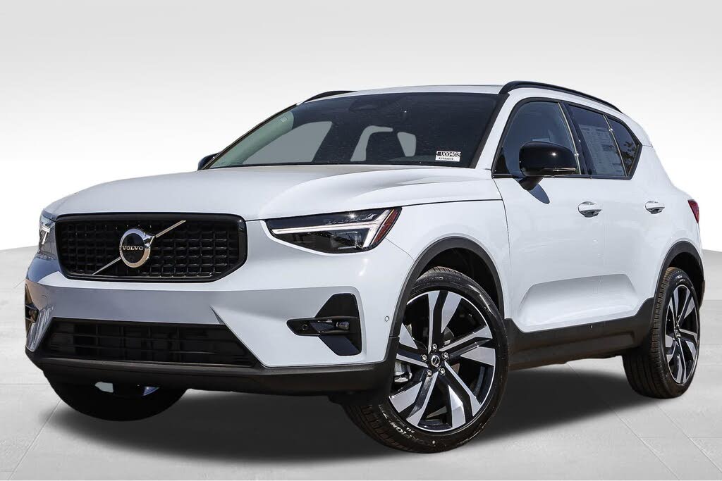 2026 Volvo XC40 B5 Plus