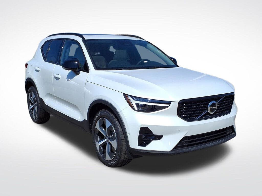 2026 Volvo XC40 B5 Plus
