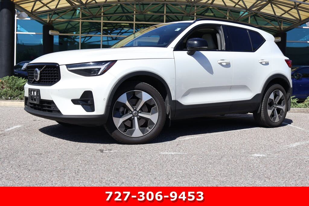 2025 Volvo XC40 B5 Plus Dark