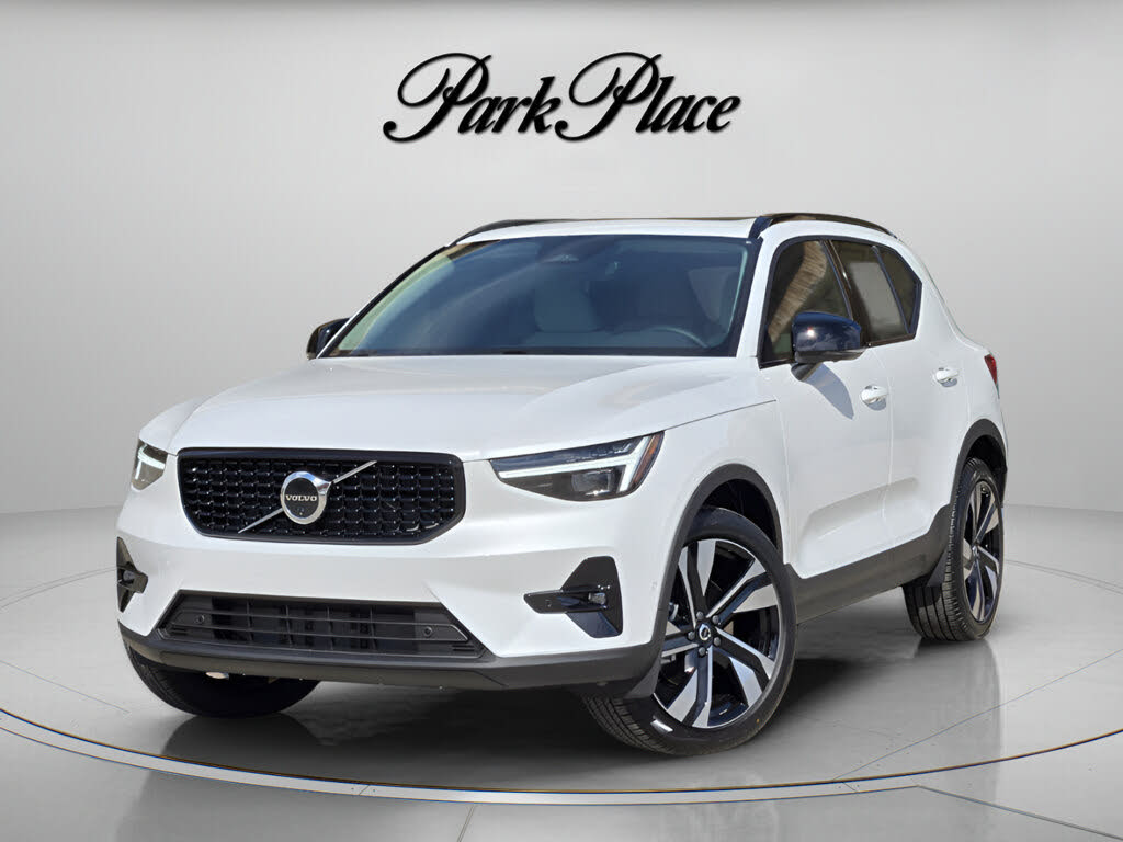 2026 Volvo XC40 B5 Plus