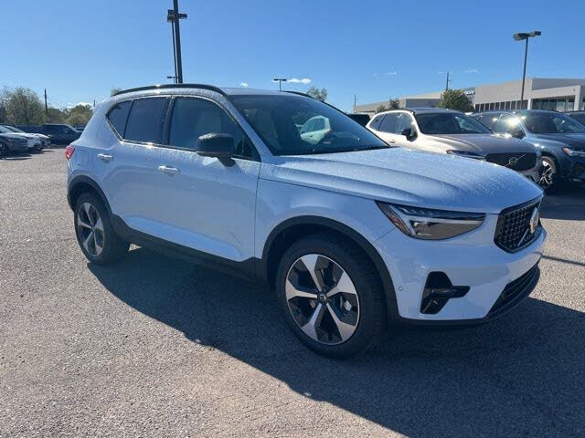 2026 Volvo XC40 B5 Plus