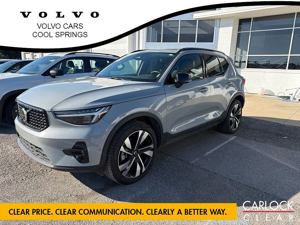 2025 Volvo XC40 B5 Plus Dark Theme