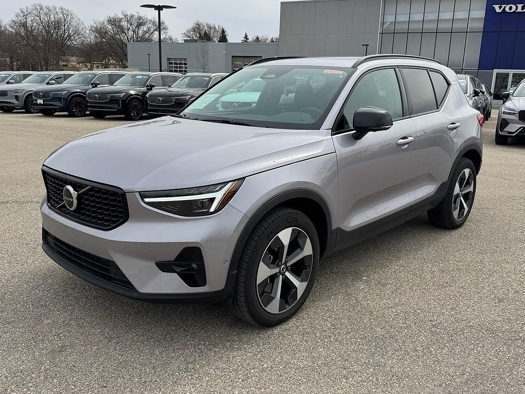 2026 Volvo XC40 B5 Plus