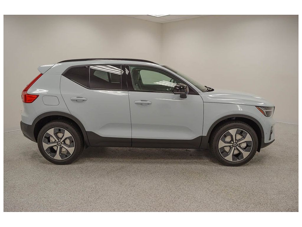 2026 Volvo XC40 B5 Plus