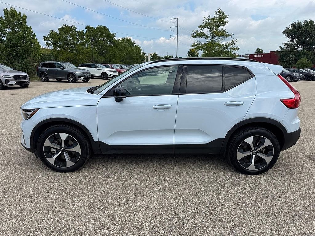 2026 Volvo XC40 B5 Plus