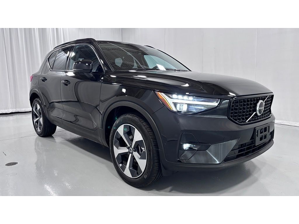 2026 Volvo XC40 B5 Plus