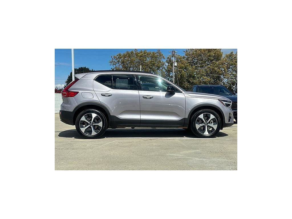2026 Volvo XC40 B5 Plus
