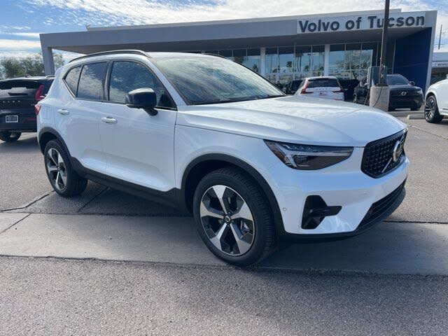2026 Volvo XC40 B5 Plus