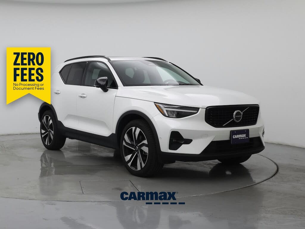 2025 Volvo XC40 B5 Plus Dark