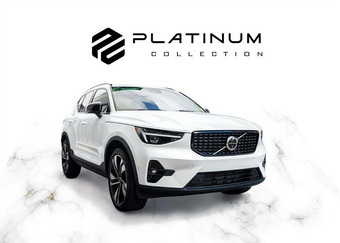 2025 Volvo XC40 B5 Plus Dark