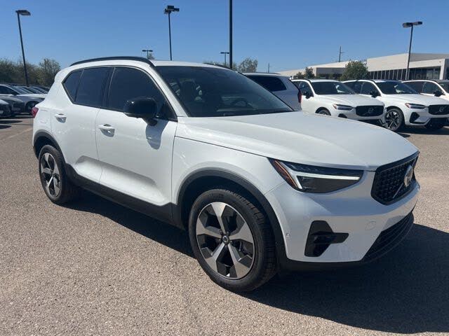 2026 Volvo XC40 B5 Plus