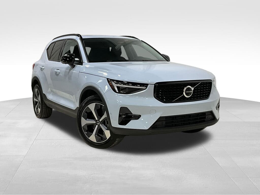 2026 Volvo XC40 B5 Plus