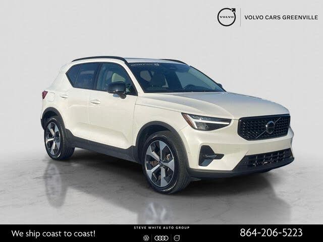 2025 Volvo XC40 B5 Plus Dark