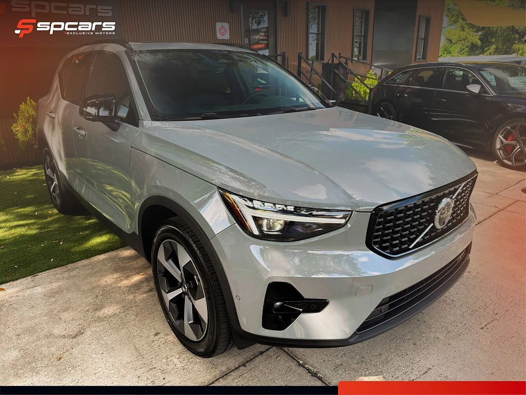 2026 Volvo XC40 B5 Plus