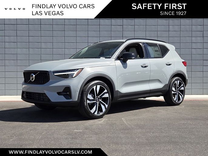 2026 Volvo XC40 B5 Plus