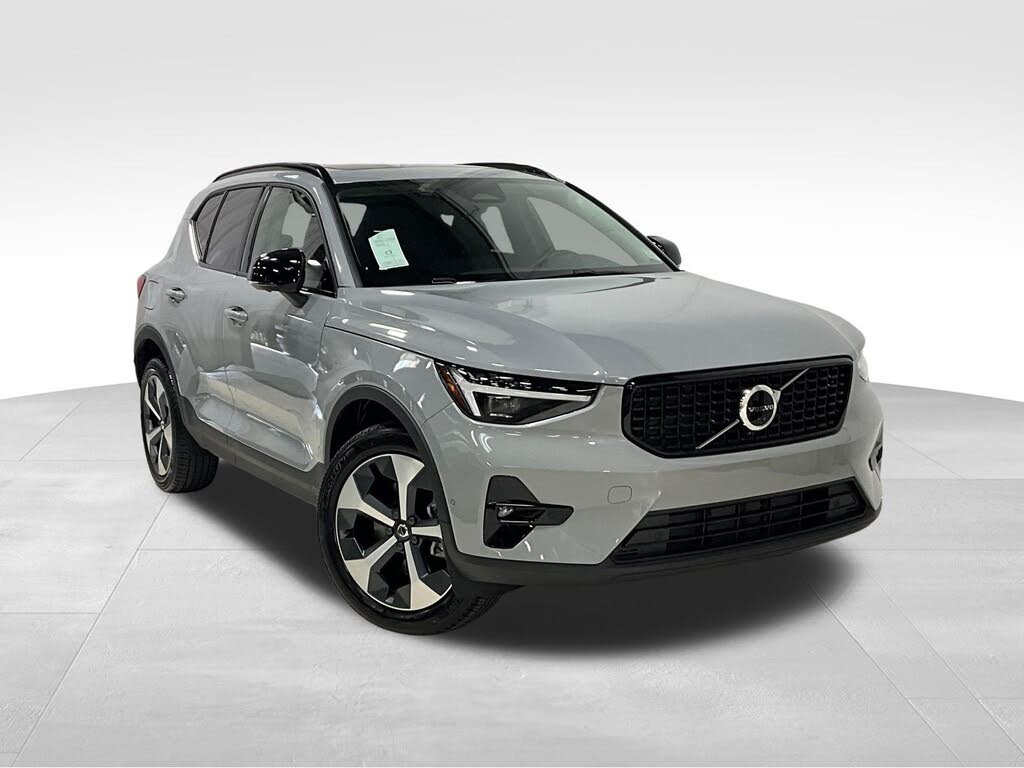 2026 Volvo XC40 B5 Plus