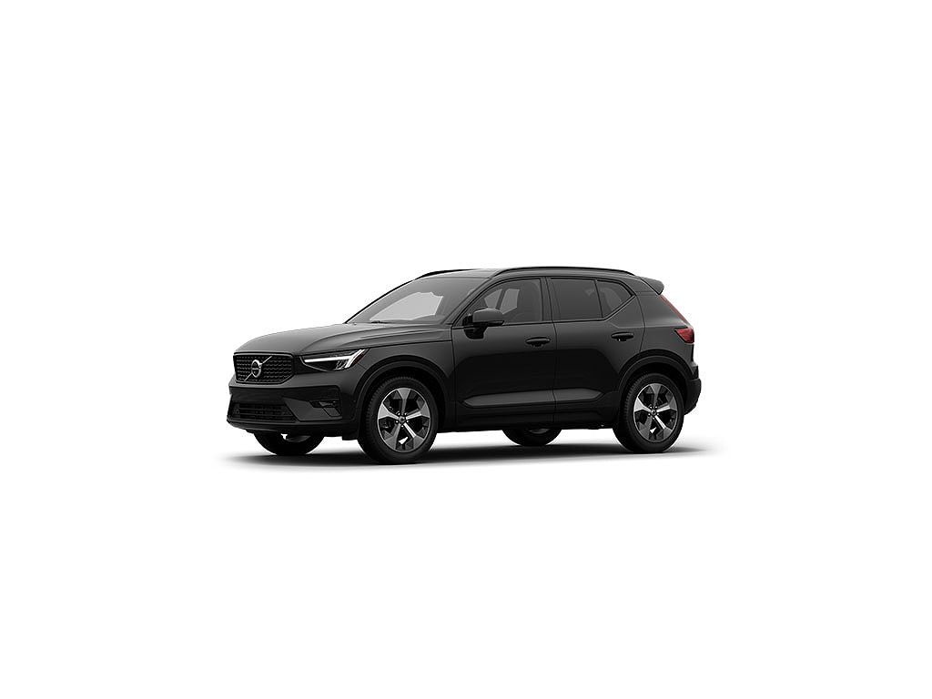 2026 Volvo XC40 B5 Plus