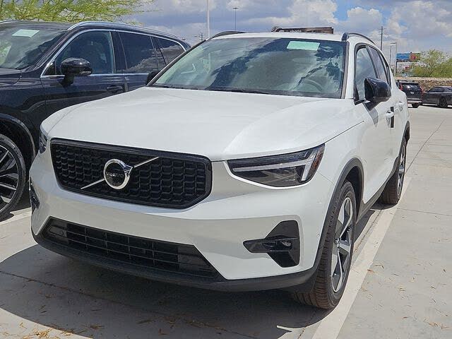 2026 Volvo XC40 B5 Plus