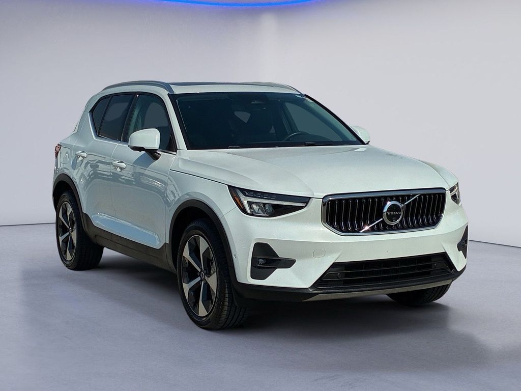 2024 Volvo XC40 B5 Plus Bright