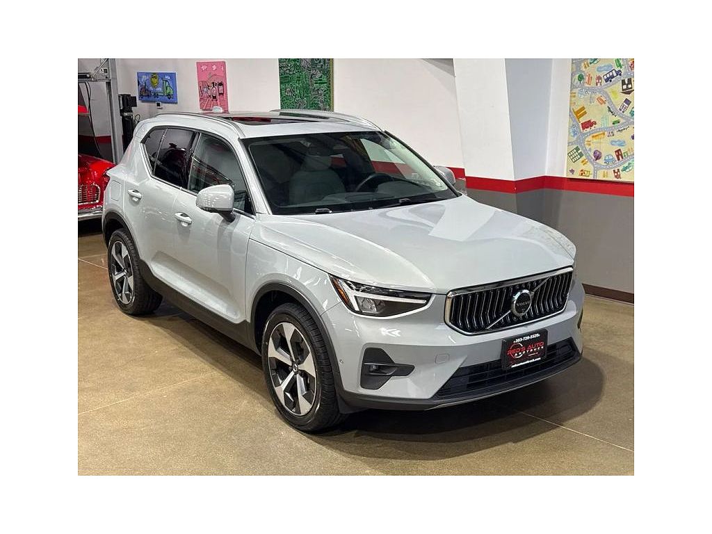 2024 Volvo XC40 B5 Plus Bright