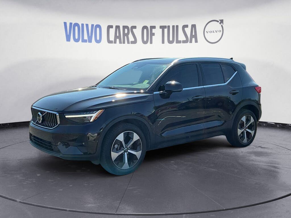 2025 Volvo XC40 B5 Plus Bright