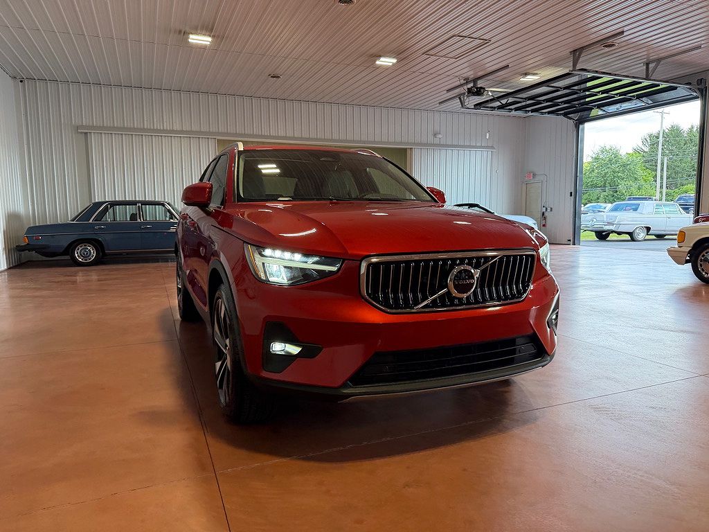 2023 Volvo XC40 B5 Plus Bright