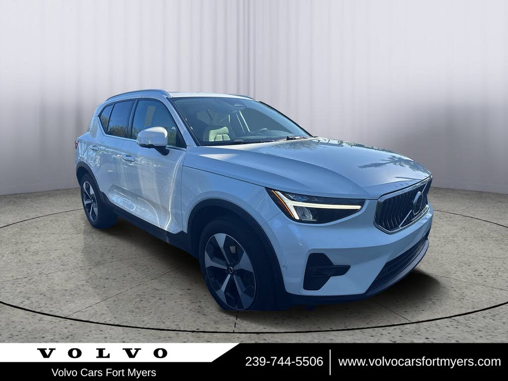 2025 Volvo XC40 B5 Plus Bright