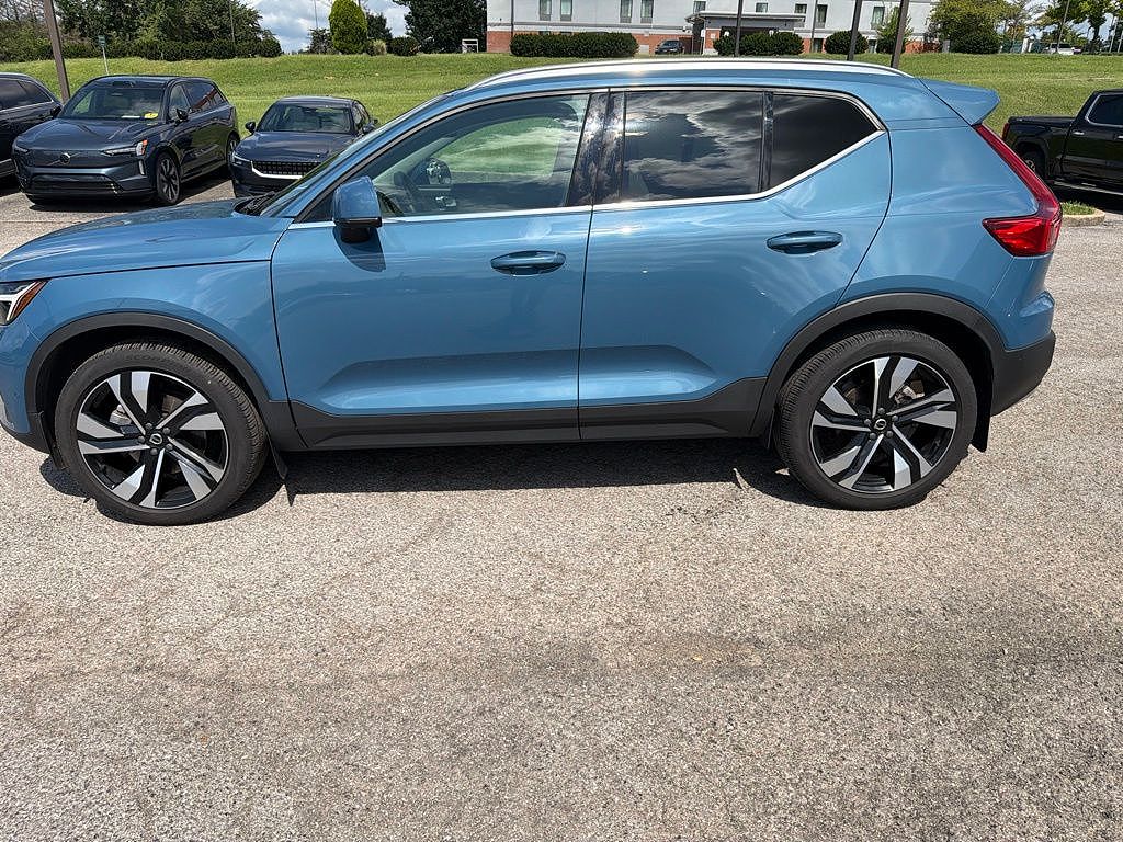 2024 Volvo XC40 B5 Plus Bright