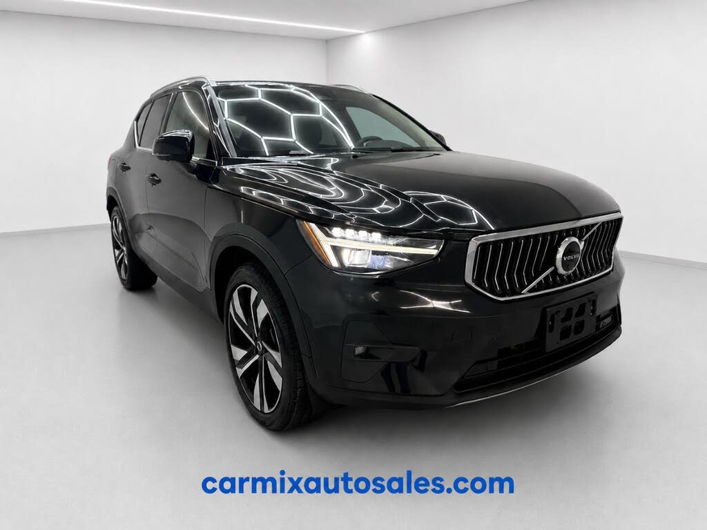 2024 Volvo XC40 B5 Plus Bright