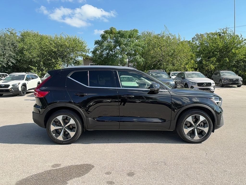 2024 Volvo XC40 B5 Plus Bright