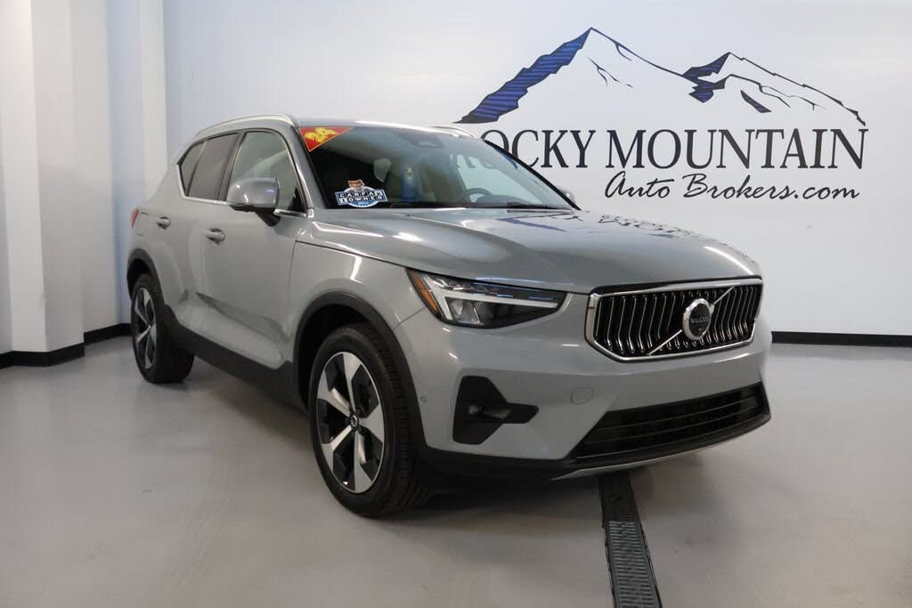 2024 Volvo XC40 B5 Plus Bright