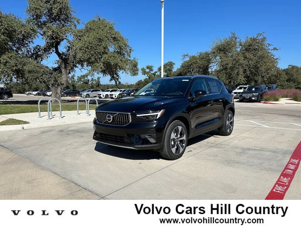 2025 Volvo XC40 B5 Plus Bright
