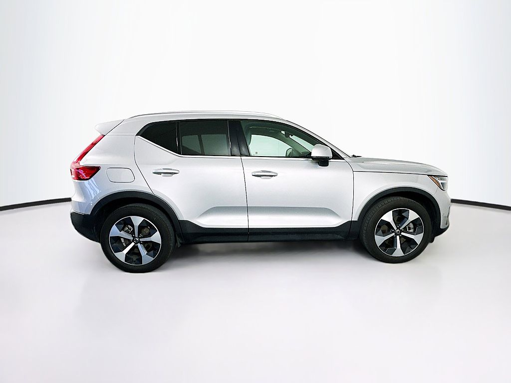 2025 Volvo XC40 B5 Plus Bright