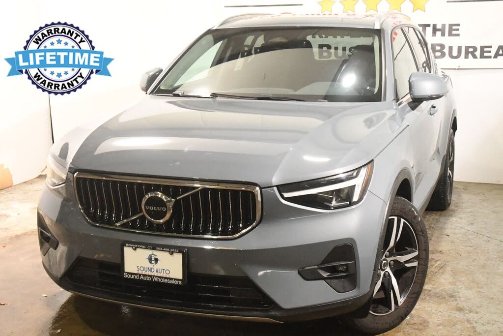 2023 Volvo XC40 B5 Plus Bright