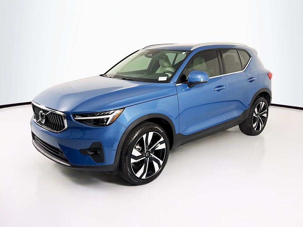 2024 Volvo XC40 B5 Plus Bright