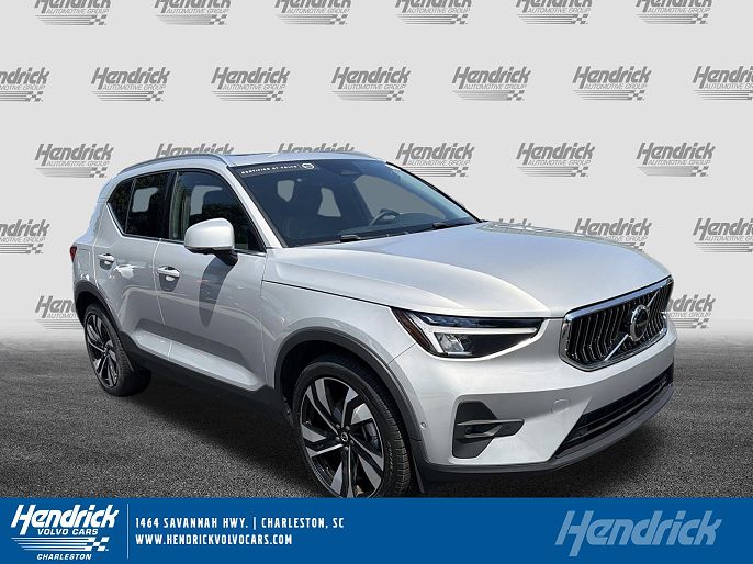 2023 Volvo XC40 Plus Bright Theme