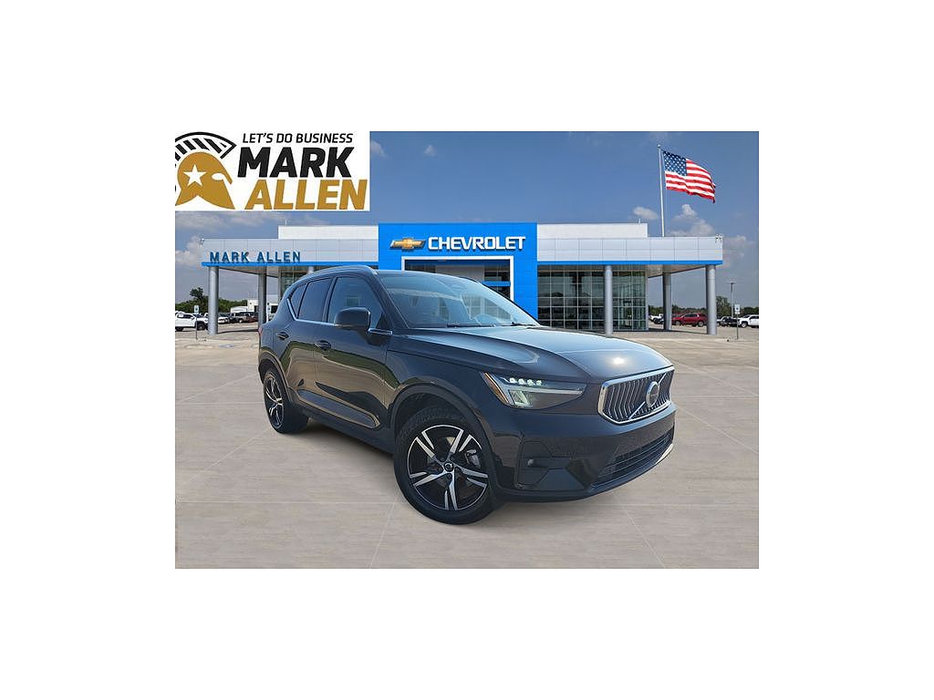 2023 Volvo XC40 B5 Plus Bright