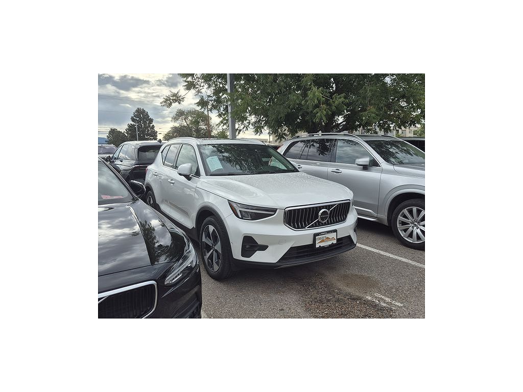 2024 Volvo XC40 B5 Plus Bright