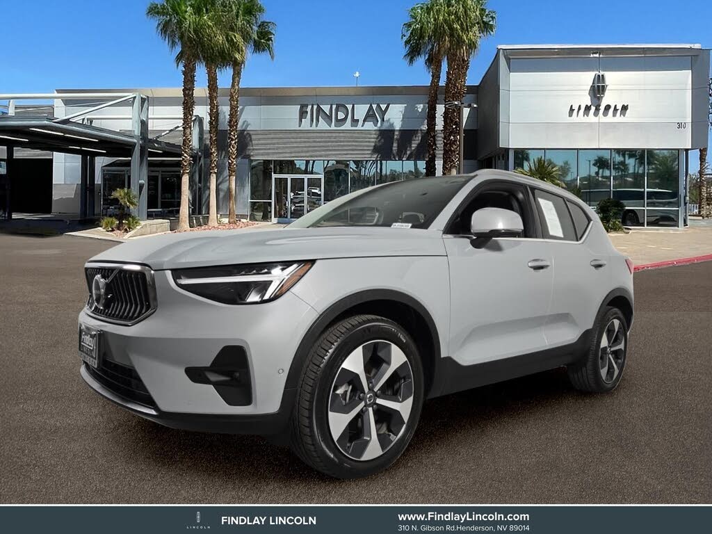 2025 Volvo XC40 B5 Plus Bright
