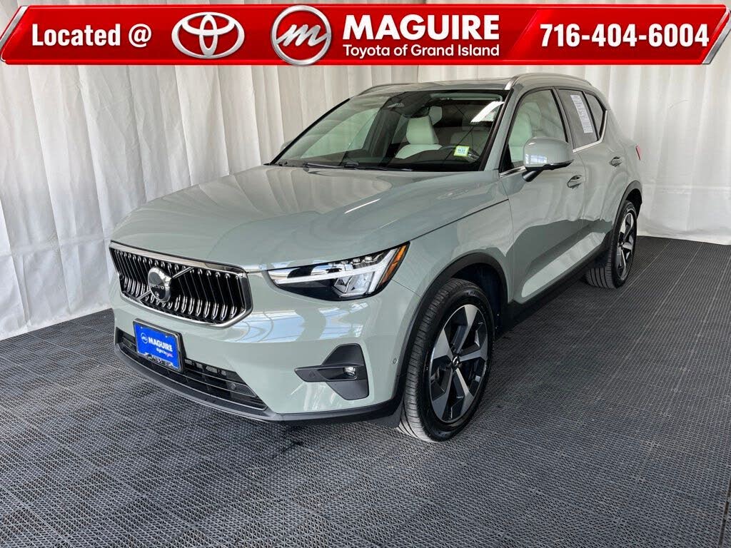 2024 Volvo XC40 B5 Plus Bright