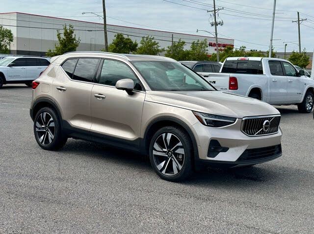 2024 Volvo XC40 B5 Plus Bright