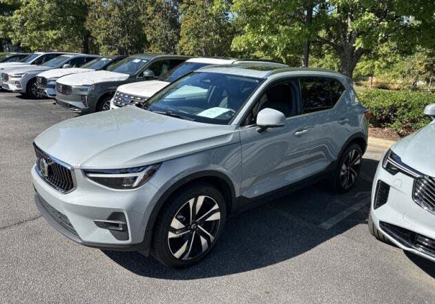 2024 Volvo XC40 B5 Plus Bright