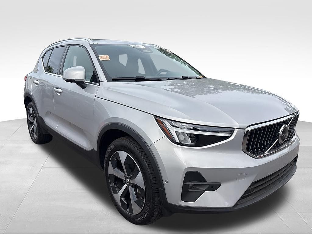 2025 Volvo XC40 B5 Plus Bright