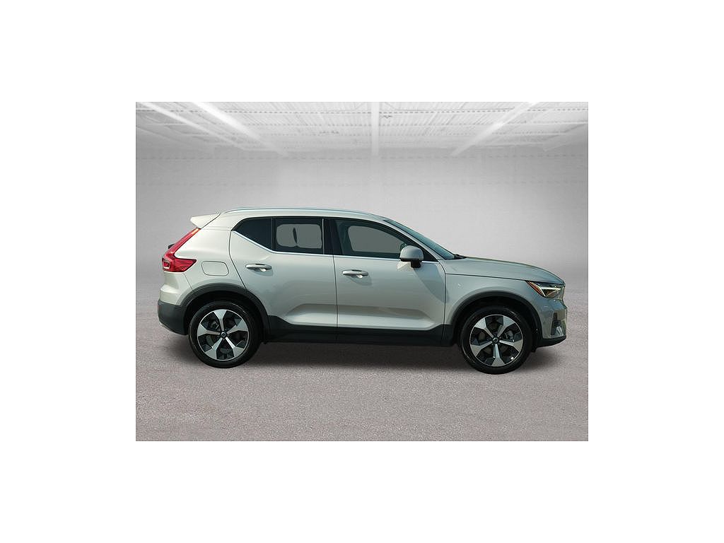 2025 Volvo XC40 B5 Plus Bright