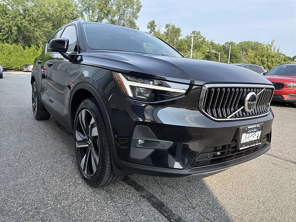 2024 Volvo XC40 B5 Plus Bright