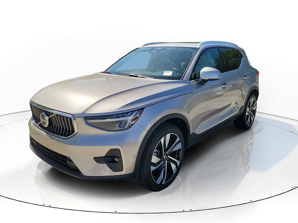 2024 Volvo XC40 B5 Plus Bright